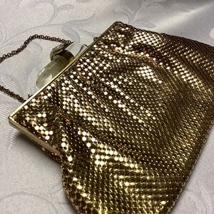Vintage Whiting and Davis  RARE RARE RARE BAG LUCITE CLOSURE  DETAIL